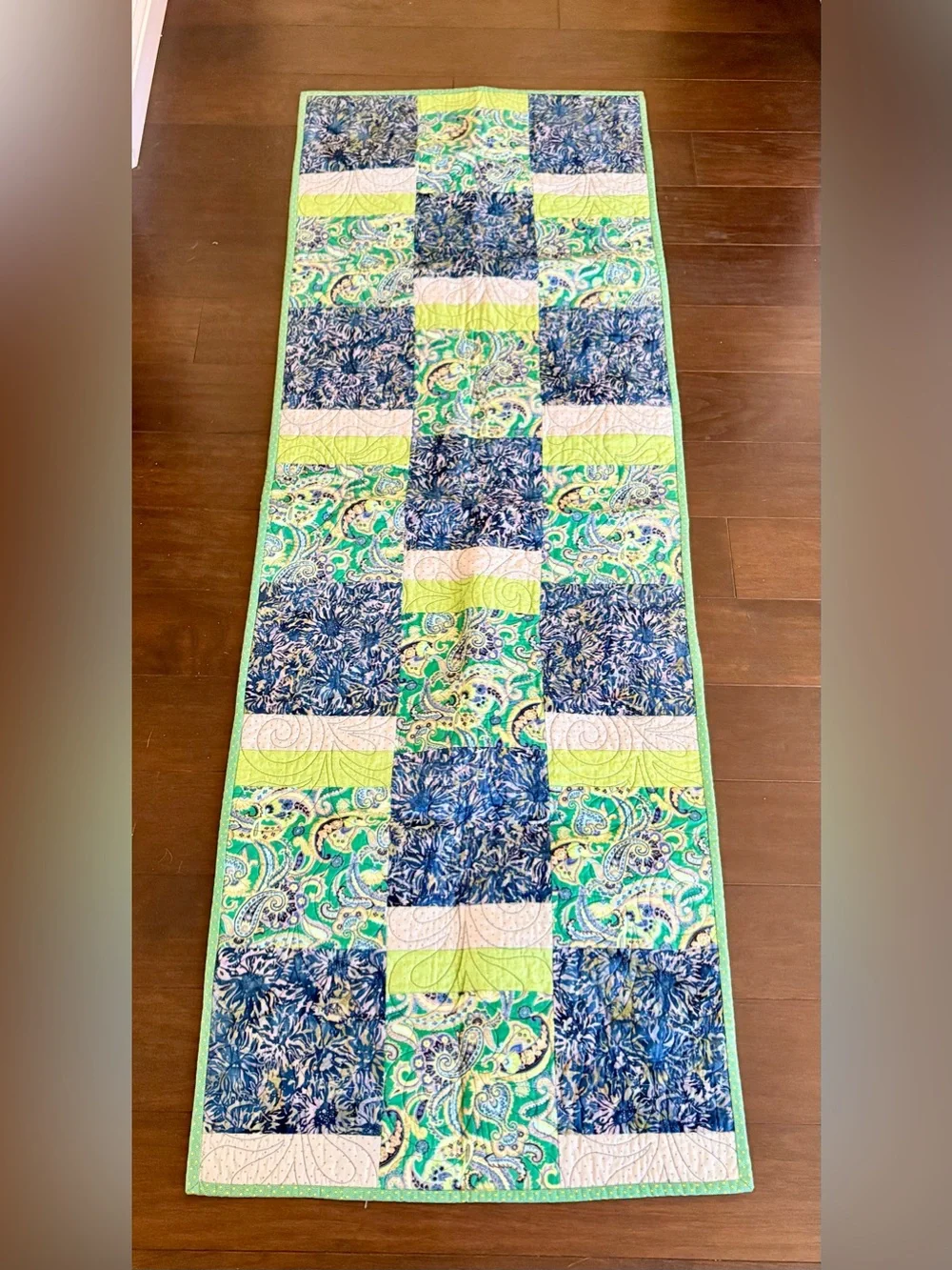 🟢 BEAUTIFUL GREEN AND BLUE HANDMADE QUILTED LAP QUILT 🟢